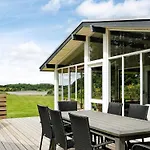 Casa vacanze 10 Person In Hojslev