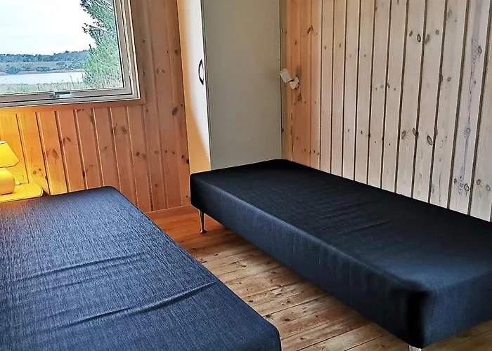 10 Person In Hojslev-by Traum